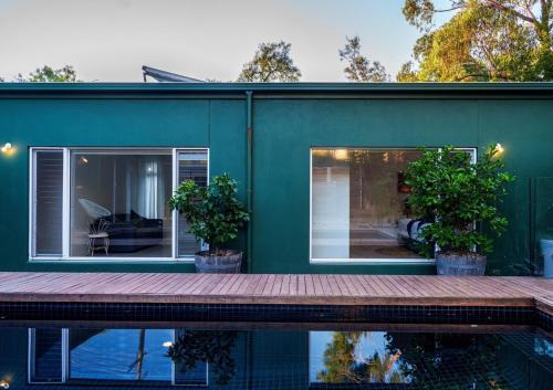 Montez House Retro-Modernist with Pool Views