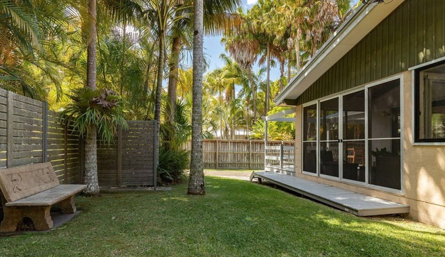 Montezuma - flat walk to Elizabeth Beach + Air Con