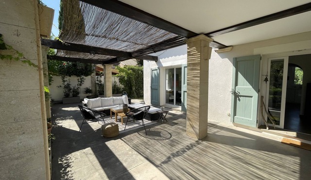 Montferrier Sur Lez: House with character , splendid view on the middle age village, beautiful swimming pool