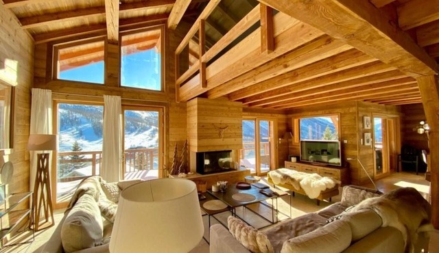 Montgenevre. new Tipamountain chalet, luxury, charm, 185m superb view.