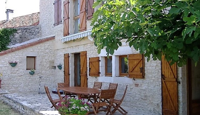 Montgesty, Lot. Beautiful and spacious stone house combining charm and comfort