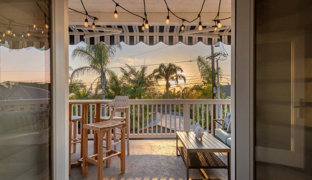 Montgomery "North" - Ocean views with a short walk everywhere with beach gear!