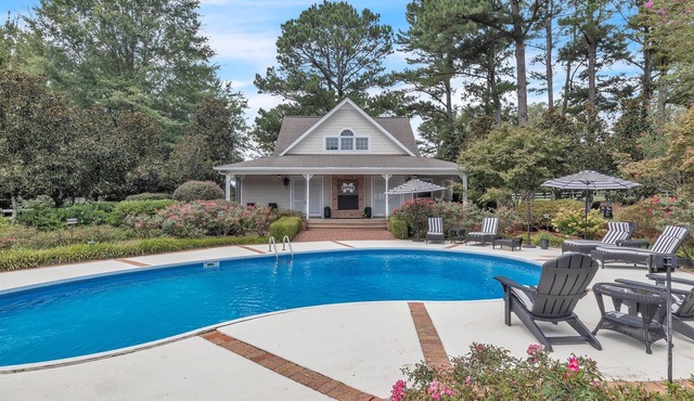 Montgomery Poolhouse, Pool, MSU Lounge