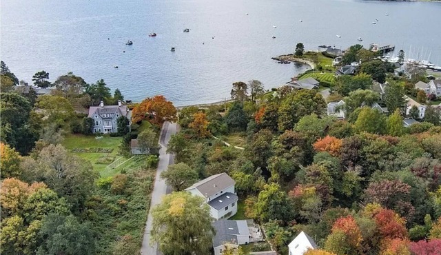 Month of August Available! Walk to Nahant beaches - dog friendly