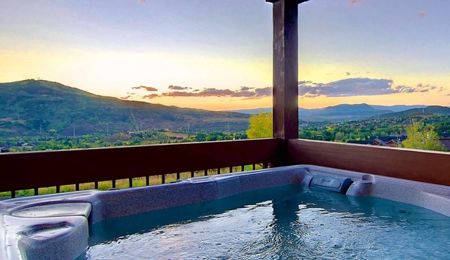 Month Rates-Dogs OK-Private HotTub-Sauna-Steam-Views-Elevator-2 Car Garage-Gas Fireplace-W/D-Grill