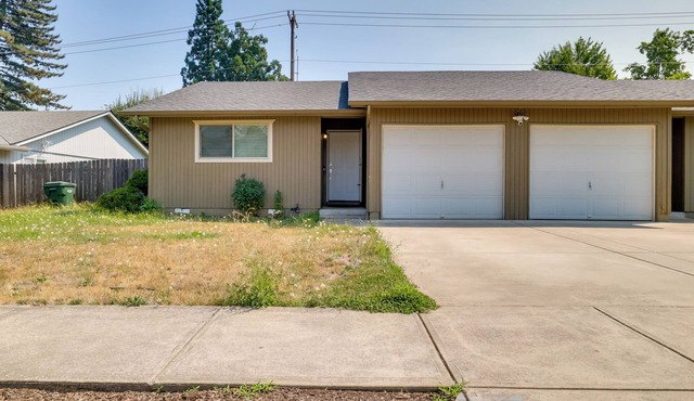 Month stay or more? Pet friendly duplex close to downtown.