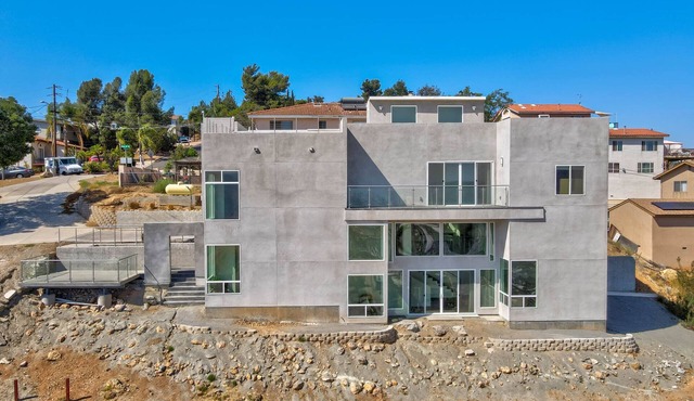 MONTH TO MONTH Amazing Views NEW Luxury 5 Bed 4.5 Bath Modern Home