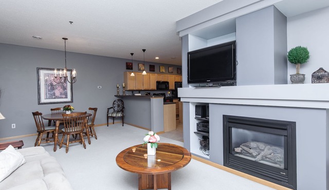 Month-to-month Living In A Beautifully Furnished Rochester Townhome