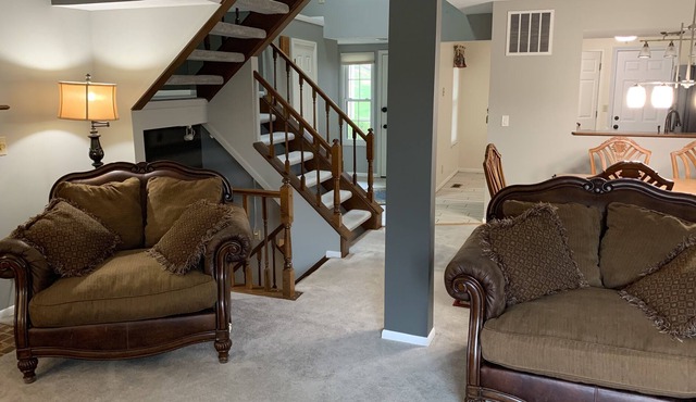 Month to month Townhouse with attached Garage