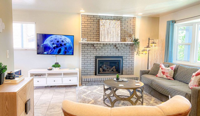 Month to Month/Midterm Rentaln3BR/2BATH Great Mountain View next to AF Academy