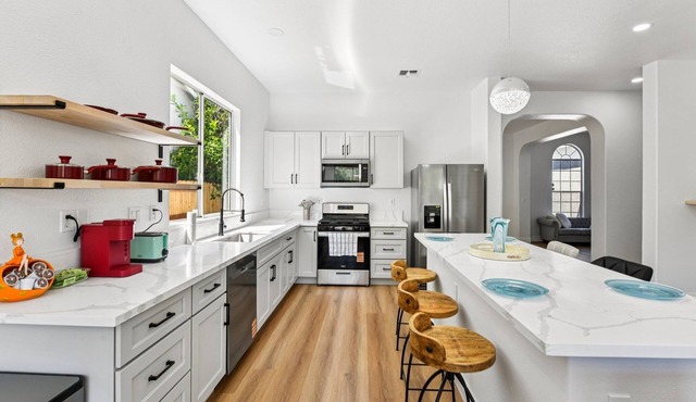 Monthly 35% off FullynRemodeled 2300 SF 4B3B