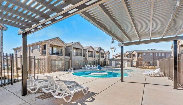 Monthly Azalea Escape|Community pool and hot tub, grill, Smart Tvs