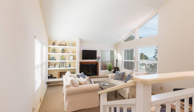Monthly Cottage on Park Hill in Cambria! So Charming in a Fabulous Location!