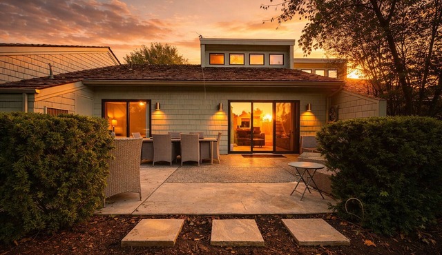 Monthly Discounts Pet Friendly 2 King Suites on Golf Course W/Beautiful View!