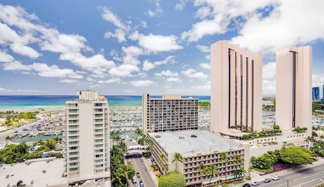 Monthly- Discovery Bay 2203 Ocean/Sunset/Marina/City Views - Q Bed/Twin Sofabed