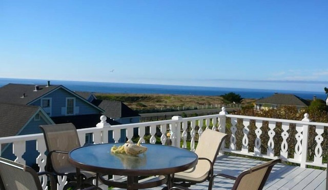 MONTHLY MENDO VILLAGE STYLISH HOME! EPIC BAY OCEAN & GARDEN VIEWS DOG FRIENDLY!