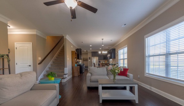 Monthly Pet Friendly 4 Bedroom Family Home