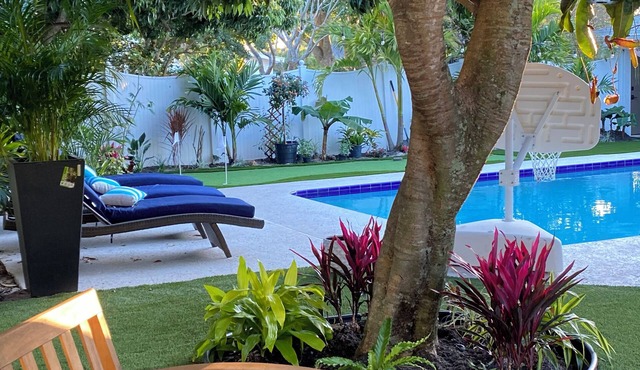 MONTHLY Private Palm Beach Pool Home Putting Green near BEACH Restaurants