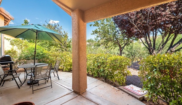 Monthly Property! Community Pool & Hot Tub! Great Cornville Location! Cedar