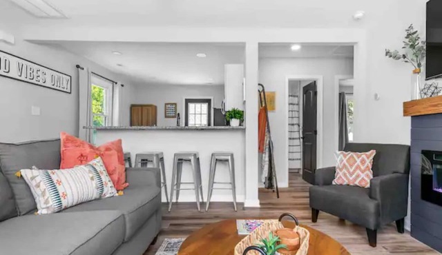 *Monthly* Renovated 2br Mod Boho Chic SMART HOME