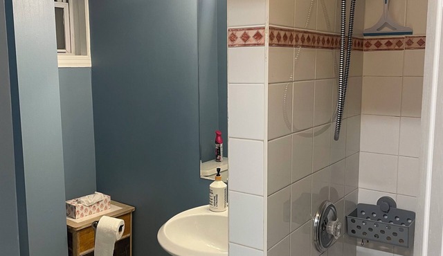 Monthly rental - 1-BDR apt, ALL included (hot water, hydro and heating).