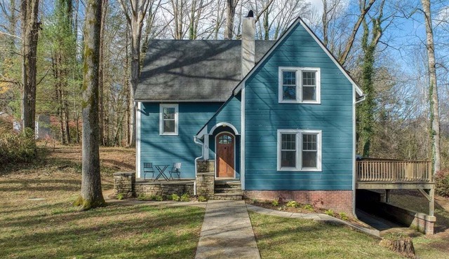 Monthly Rental 5 Minutes to Downtown!