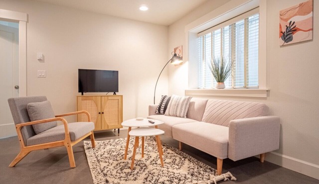 Monthly Rental - Charming Retreat in Alberta Arts District