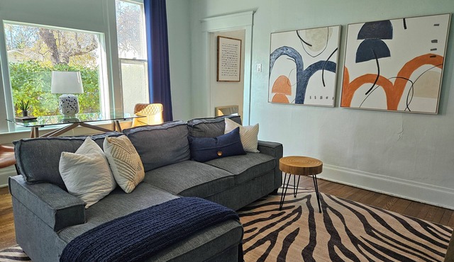 Monthly Rental! Easy In, Easy Out. Street Parking. Washer Dryer Onsite.