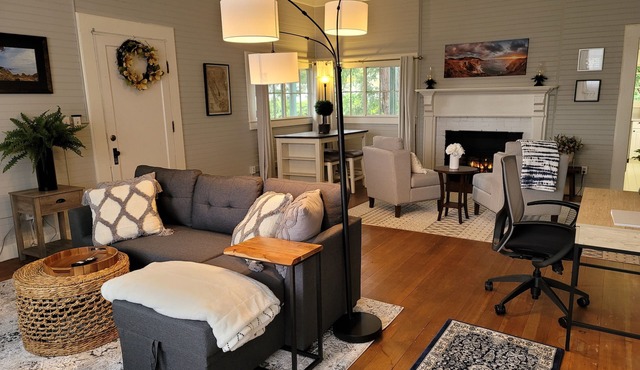 Monthly Rental - Great for extended staysnClose to Downtown & Attractionsn