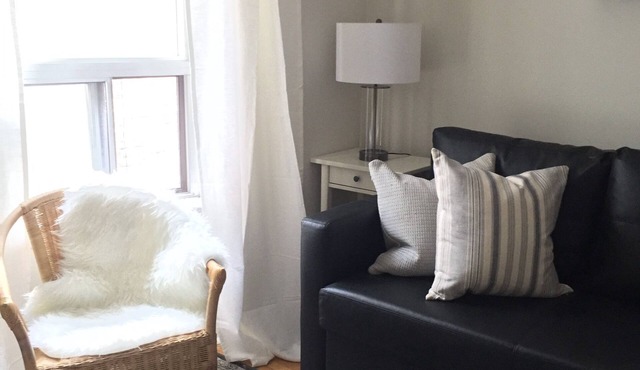 Monthly Rental in Central Toronto, the Annex, near Subway, U of T, Yorkville.