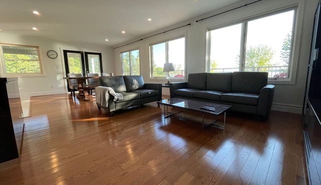 (Monthly Rental only)Lakeside Retreat w/Swimming Pool & Hot Tub