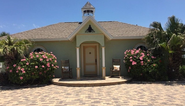 Monthly Rental Oceanfront Cottage Retreat, Spectacular 100 Ft Of Private Beach