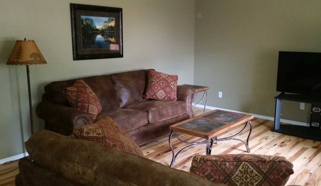 Monthly rental! Deluxe 3 Bedroom 2 bath home with full kitchen; Washer & Dryer; sleeps up to 6
