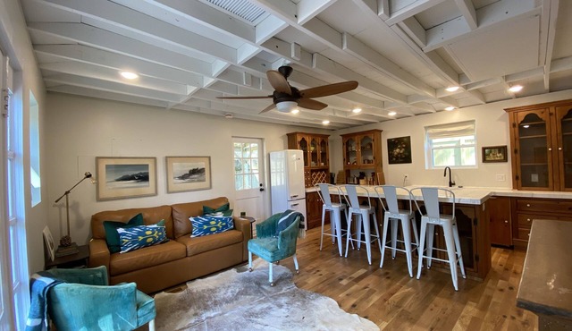 Monthly Rental Well Appointed Cottage in the Heart of WA near DT Chs & Beaches.