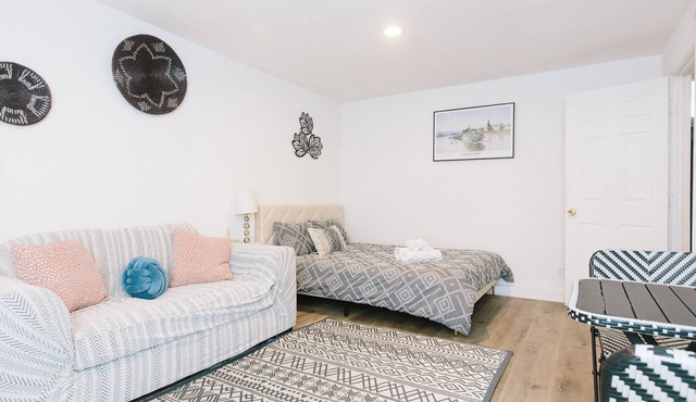 Monthly Stay! Modern and Private w Kitchenette