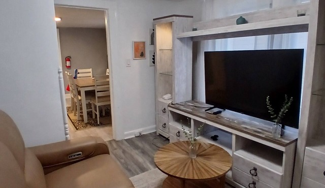 Monthly Stays: 2BR w/Parking - 8 min Walk to NYC Train