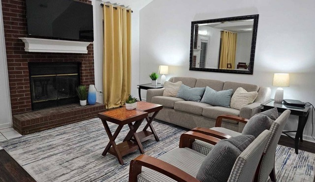 MONTHLY STAYS-3 Bedroom and 1 Car garage-near BARTLETT-Comfortable & Convenient.