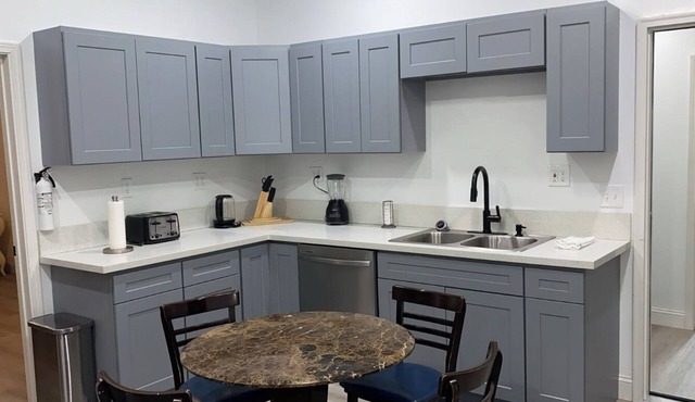 MONTHLY STAYS-Spacious 8-bedroom house in delightful Whiteville-Abundant Parking
