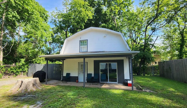 MONTHLY STAYS-Spacious Guest House w/8+ Beds- Near Downtown & Medical District