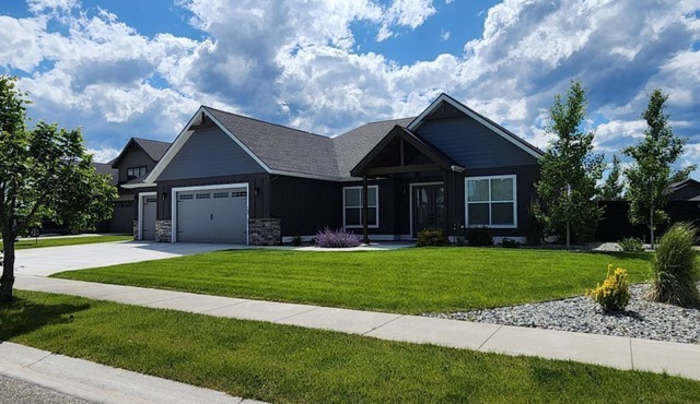 Monthly Vacation Rental in the gorgeous Flathead Valley!