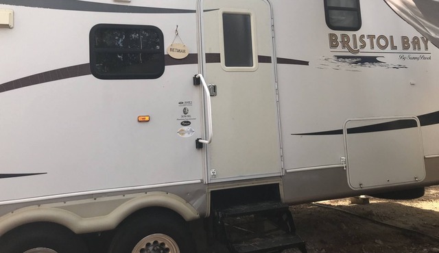Monthly, Weekly, Nightly Rate-Lovely RV in Rustic Surroundings Texas Renaissance