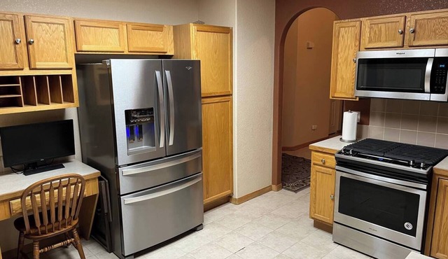 Monthly Windsor 3 bed 2 bath near Downtownnn