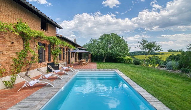 Montillet - Maison piscine, terrain multisport