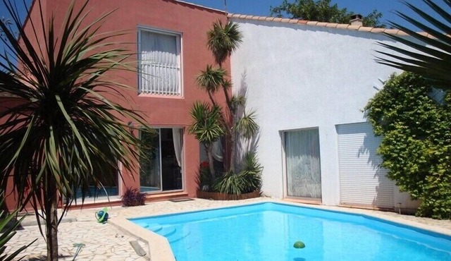 Montpellier and seaside, beautiful villa for 15 people with swimming pool