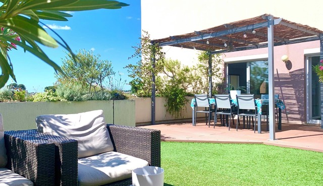 MONTPELLIER, MAGNIFICENT ROOF TOP, PANORAMIC VIEW, SWIMMING POOL, CITY CENTER