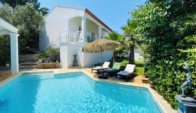 Montpellier, Villa for 6 guests, 1000m2 land, pool 8x5m, palm trees, golf-view