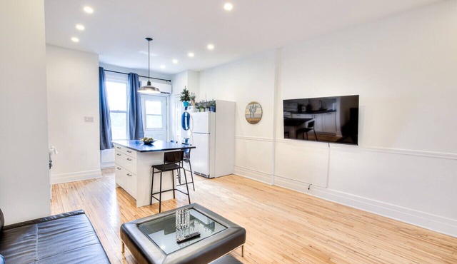 Montreal Classic Style 2br Apt