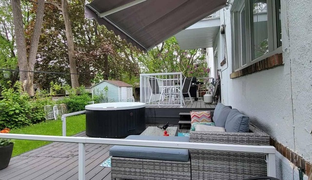 Montreal lower luxurious duplex