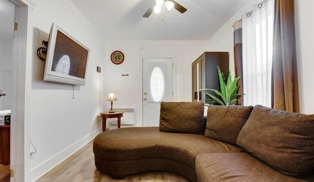 Montreal Monthly Stay WIFI Parking Park Airport baby Friendly