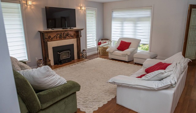 Montreal Stunning Home 3 Bedrooms, 3 Bath & Pool